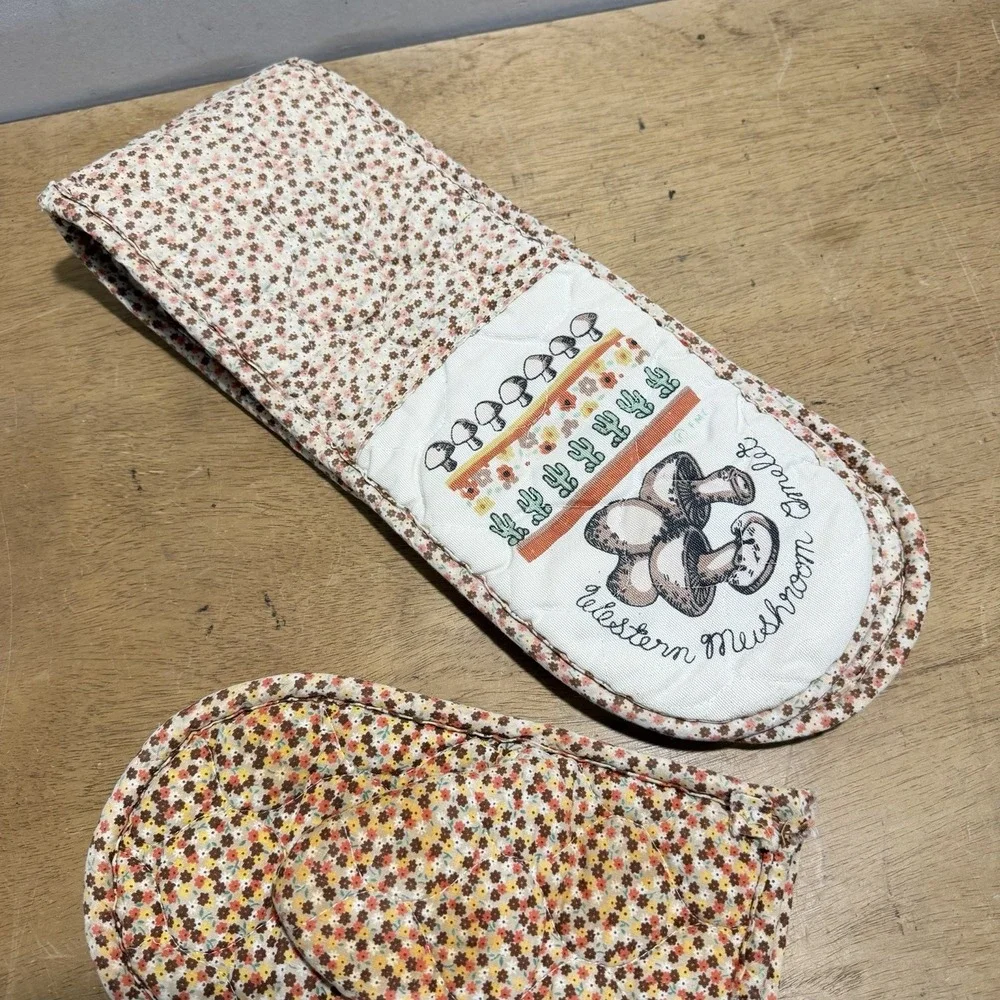 Vintage Mushroom Oven Mitts Pot Holders MCM 1970s Hippie Retro Kitchen Set 2pc